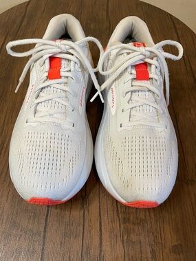 Brooks Ghost Max White/ Coral Running Sneakers women’s 10